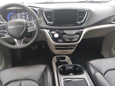 2024 Chrysler Pacifica - Photo 16