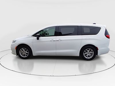 2024 Chrysler Pacifica - Photo 4
