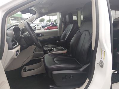 2024 Chrysler Pacifica - Photo 13