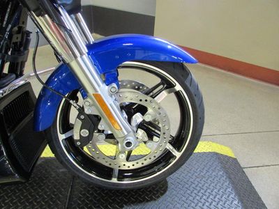 2025 Harley-Davidson FLHX - Street Glide - Photo 11