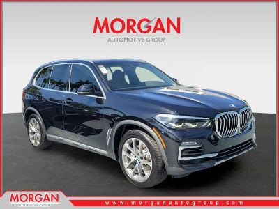 2021 BMW X5 xDrive40i in Black Sapphire Metallic — front three-quarter view