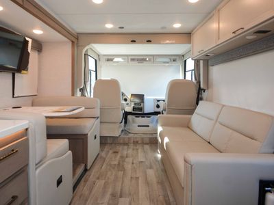 2026 Thor Motor Coach Resonate - Photo 6