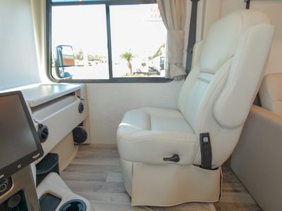 2026 Thor Motor Coach Resonate - Photo 13
