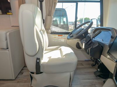 2026 Thor Motor Coach Resonate - Photo 8
