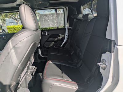2026 Jeep Gladiator — photo 15 view