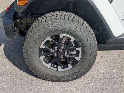 2026 Jeep Gladiator — photo 12 view