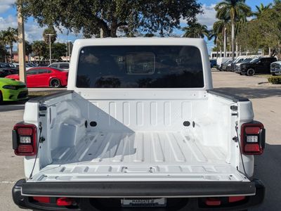 2026 Jeep Gladiator — photo 10 view