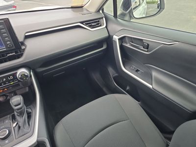 2021 Toyota RAV4 Hybrid - Photo 12