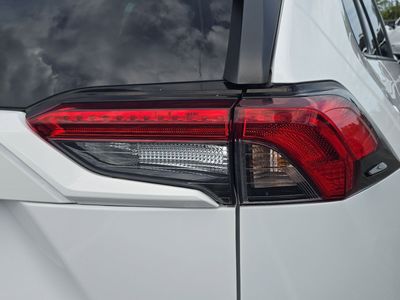 2021 Toyota RAV4 Hybrid - Photo 8