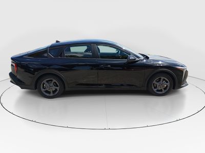 2025 Kia K4 — photo 8 view