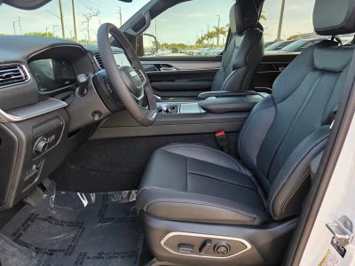2026 Jeep Grand Wagoneer — photo 13 view