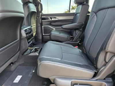 2026 Jeep Grand Wagoneer — photo 9 view