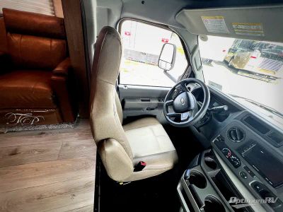 2025 Coachmen Leprechaun — photo 8 view