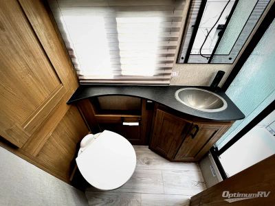 2025 Coachmen Leprechaun — photo 19 view