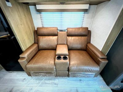 2025 Coachmen Leprechaun — photo 7 view