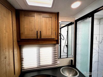 2025 Coachmen Leprechaun — photo 18 view