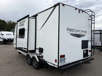 2021 Coachmen Freedom Express Ultra Lite - Photo 4