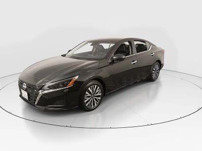 2025 Nissan Altima - Photo 3