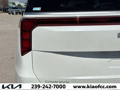 2026 Kia Carnival Hybrid — photo 8 view
