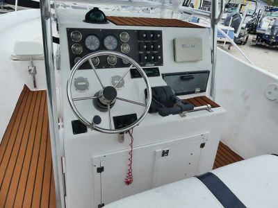 2001 Angler 252F — photo 7 view