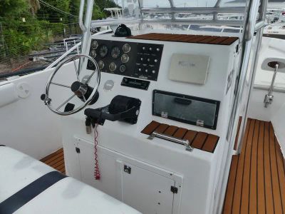2001 Angler 252F — photo 9 view