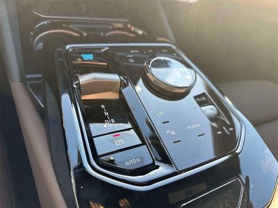 2025 BMW i5 - Photo 14