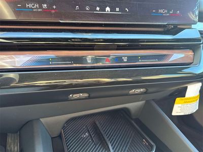 2025 BMW i5 - Photo 13