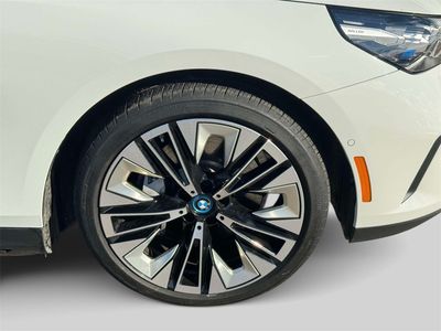 2025 BMW i5 - Photo 8
