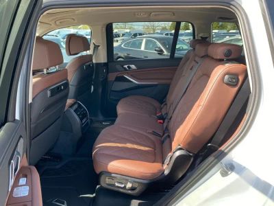 2027 BMW X7 — photo 7 view