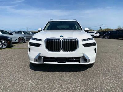 2027 BMW X7 — side profile view