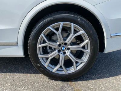 2027 BMW X7 — detail view