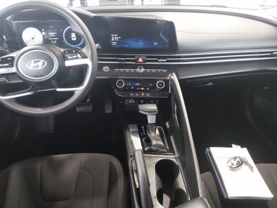 2024 Hyundai Elantra - Photo 17