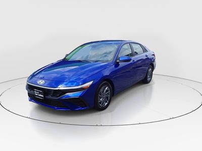 2024 Hyundai Elantra - Photo 3