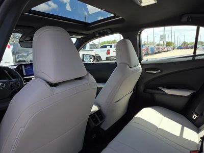 2023 Lexus UX — photo 19 view