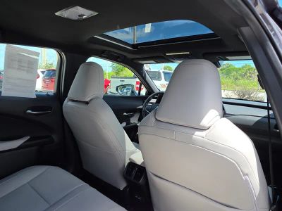 2023 Lexus UX — photo 12 view