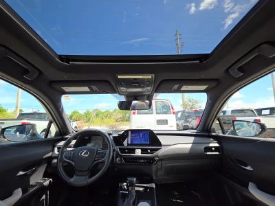 2023 Lexus UX — photo 20 view