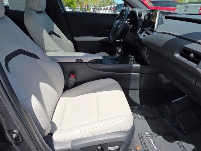 2023 Lexus UX — photo 10 view