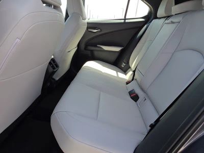 2023 Lexus UX — photo 18 view