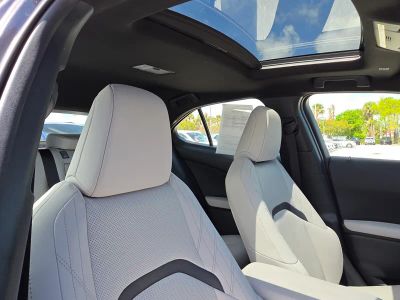 2023 Lexus UX — photo 11 view