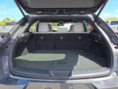 2023 Lexus UX — photo 15 view