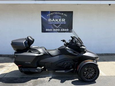 2026 Can-Am Spyder RT Limited Dark — front three-quarter view