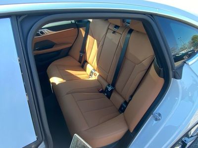 2026 BMW i4 - Photo 7