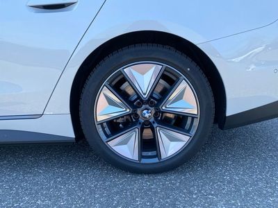 2026 BMW i4 - Photo 5