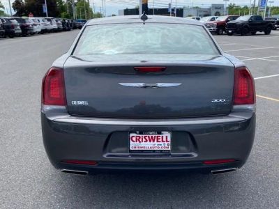 2019 Chrysler 300 — interior view