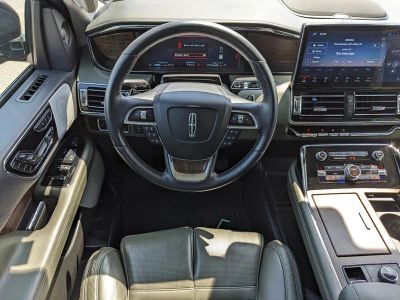 2024 Lincoln Navigator — photo 13 view