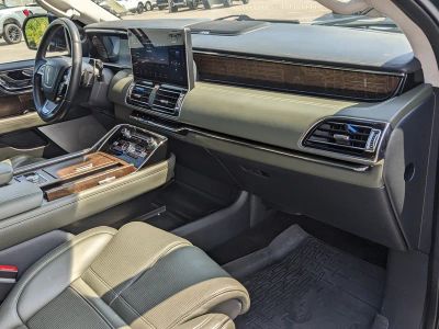 2024 Lincoln Navigator — photo 11 view