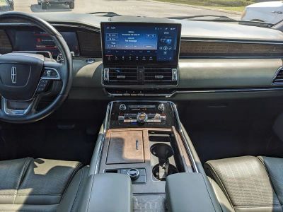 2024 Lincoln Navigator — photo 14 view