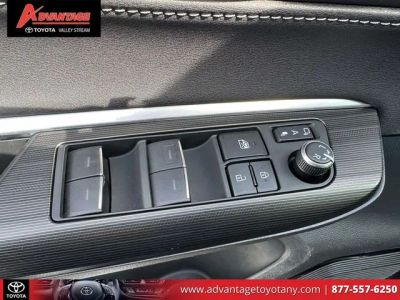 2023 Toyota Venza - Photo 20