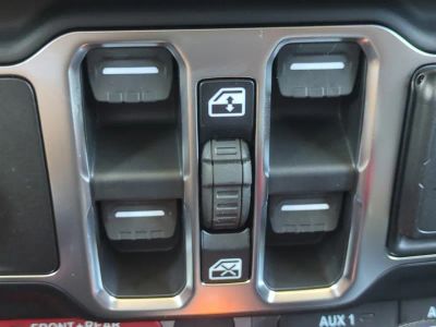 2026 Jeep Wrangler — photo 25 view