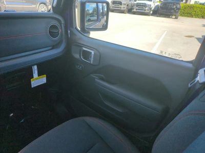 2026 Jeep Wrangler — photo 18 view
